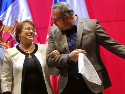 Michelle Bachelet y su hijo Sebastián Dávalos, en diciembre.