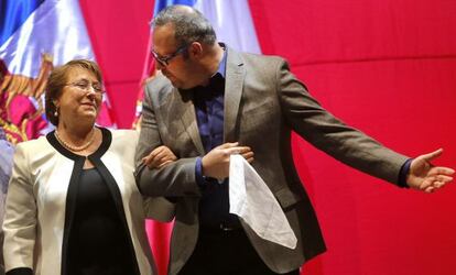 Michelle Bachelet y su hijo Sebastián Dávalos, en diciembre.