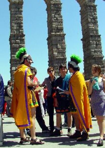 El acueducto de Segovia acogió ayer un mercado romano.