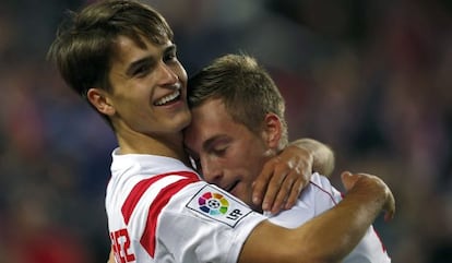 Deulofeu felicita a Denis Su&aacute;rez tras su gran gol al M&aacute;laga.