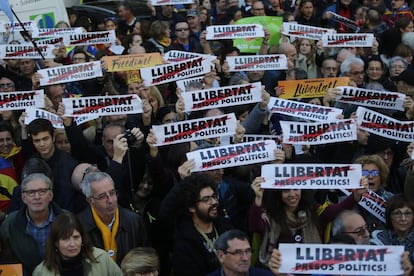 Manifestaci&oacute;n para la liberaci&oacute;n de los pol&iacute;ticos catalanes en prisi&oacute;n. 
 
 