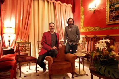 Directors Alberto Puraenvidia and José Martret (with glasses).