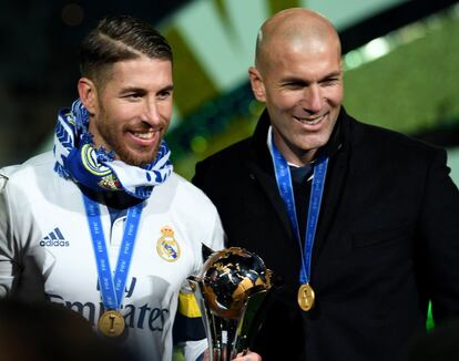 Así es como le definen los jugadores cuando hablan de Zidane. "Nos entendemos con una mirada. Desde que llegó Zizou el grupo cambió a nivel anímico, gestiona bien el vestuario y sabe sacar las virtudes de cada uno. La clave es que el talento que tenía como jugador sabe trasladarlo como técnico y estamos encantados de que dirija este barco”, dice el central y capitán del Madrid.