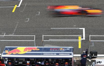 Daniel Ricciardo conduciendo su monoplaza del equipo Red Bull.