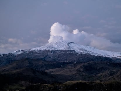 Vista del nevado del Ruíz, en Herveo (Tolima), el 26 de abril de 2023.