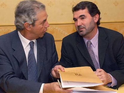 El presidente de la Xunta, Emilio Pérez Touriño (a la izquierda), y Anxo Quintana, vicepresidente del Gobierno gallego, durante una reunión.
