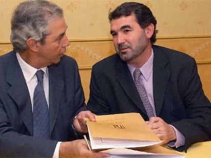 El presidente de la Xunta, Emilio Pérez Touriño (a la izquierda), y Anxo Quintana, vicepresidente del Gobierno gallego, durante una reunión.