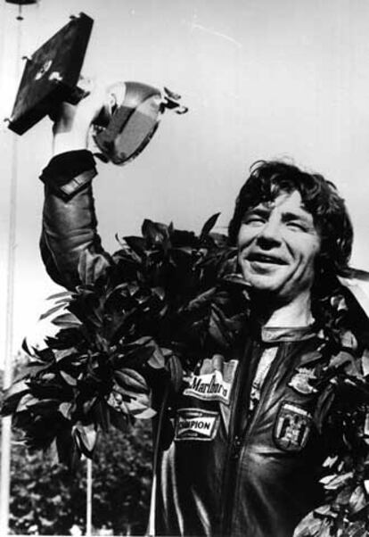 Ángel Nieto, en su segundo título consecutivo en 50cc, en 1976.