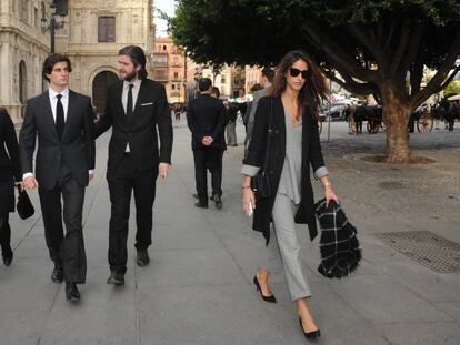 Fernando y Jacobo, en el centro, dos de los nueve nietos de la duquesa de Alba.