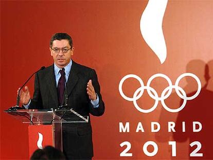 El alcalde de Madrid, Alberto Ruiz-Gallardón, ayer durante la presentación de la campaña de promoción de Madrid 2012.