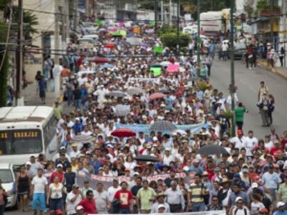 Marcha en Acapulco por los desaparecidos.