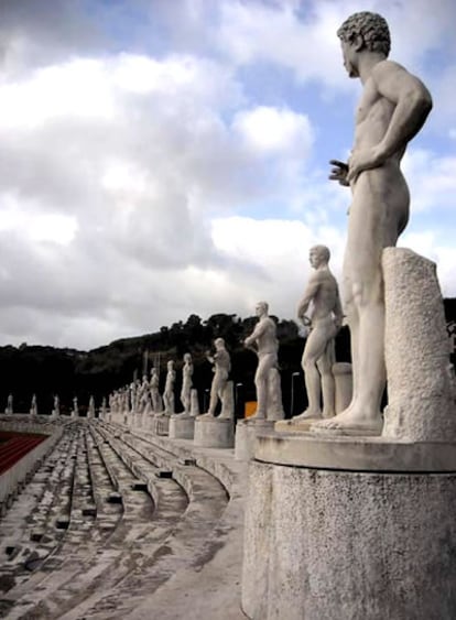 Estatuas del 'Stadio dei Marmi', o Estadio de los Mármoles, dentro del Foro Itálico de Roma