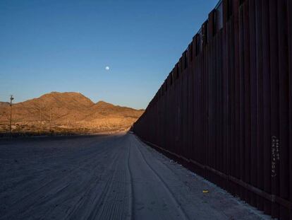 Fotografía de archivo de la frontera entre Estados Unidos y México en Nuevo México.