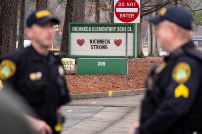 Police look on as students return to Richneck Elementary on January 30, 2023, in Newport News, Virginia.