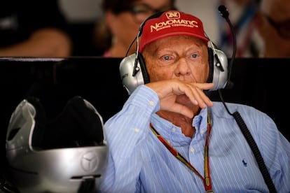 Niki Lauda, presidente no ejecutivo del Mercedes AMG Petronas, observa la clasificación en el circuito de Hockenheimring, durante el Gran Premio de Alemania, el 19 de julio de 2014.