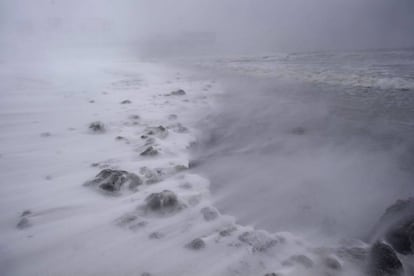 O vento levanta a neve em Atlantic City, em 4 de janeiro de 2018.