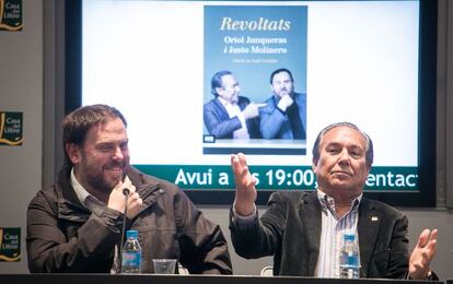 Oriol Junqueras y Justo Molinero, este martes, presentando su libro.