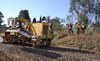 Trabajos de rehabilitación de la línea Rivera a cargo de la Corporación Ferroviaria del Uruguay.