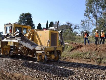 Trabajos de rehabilitación de la línea Rivera a cargo de la Corporación Ferroviaria del Uruguay.