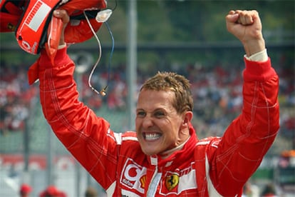 Michael Schumacher celebra su triunfo en el circuito de Hockenheim.