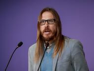 El portavoz de Podemos, Pablo Fernández, este lunes en la sede del partido en Madrid.