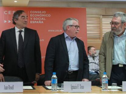 De izquierda a derecha: Antonio Garamanedi (Cepyme), Juan Rosell (CEOE), Ignacio Fernandez Toxo (CC OO); Candido M&eacute;ndez (UGT), durante la firma del &uacute;ltimo Acuerdo de Negociaci&oacute;n Colectiva (ANC).