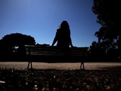 María, paciente de cáncer de mama metastásico, en un parque madrileño este jueves.