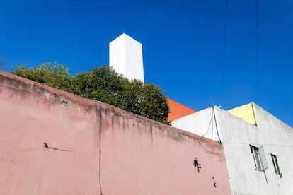 Casa estudio del arquitecto Luis Barragán en Ciudad de México, declarada patrrimonio de la humanidad por la Unesco, e inspirado en los cármenes de Granada. |