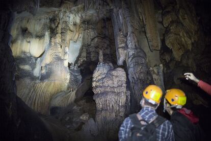 El proceso químico de la formación de espeleotemas es muy lento en el tiempo. 