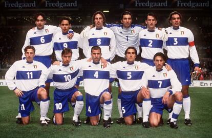 Buffon foi convocado para a seleção da Itália pela primeira vez em 1997. Na imagem, os titulares italianos num jogo contra a Dinamarca, em Copenhage, em 1999.