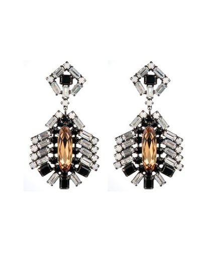 Pendientes de latón plateado y cristales swarovski de Dannijo. Los puedes encontrar en Muïc (339,15 euros).