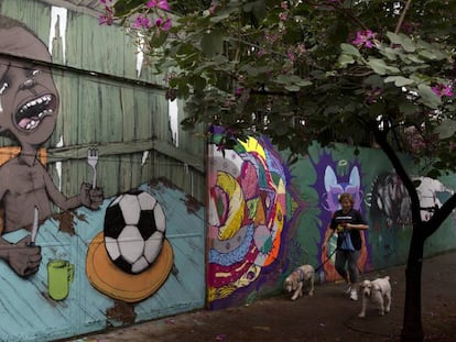 Mural do artista Paulo Ito em uma rua de São Paulo.