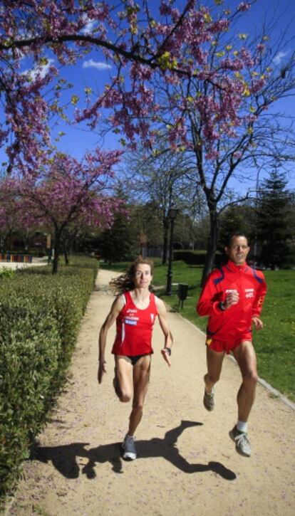 Elena Espeso, junto a su liebre Ludi, en Alcorcón