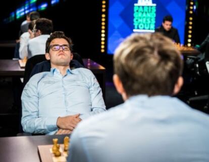 Carlsen, durante una de las partidas de París, frente a Kariakin