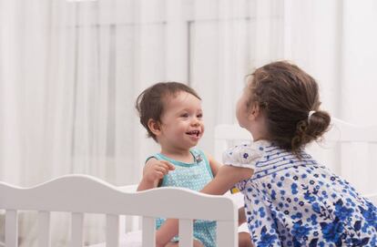 Los bebés prefieren la voz de niños.