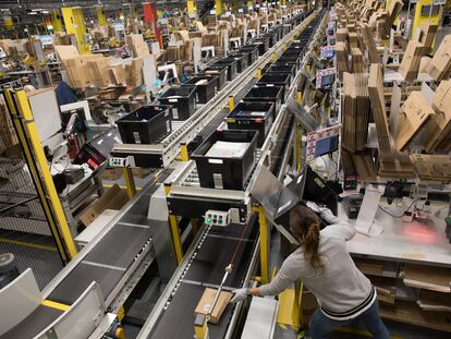 Interior del almacén de Amazon en Illescas (Toledo).