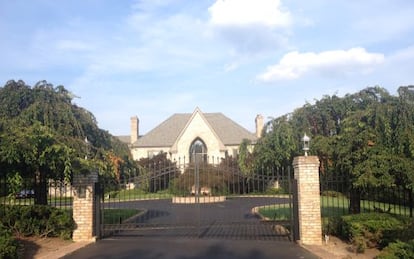 Fachada de una de las casas de Obiang a las afueras de Washington.