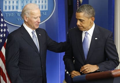 El vicepresidente, Joseph R. Biden, junto al presidente de Estados Unidos, Barack Obama, durante la rueda de prensa tras evitar el 'abismo fiscal'.