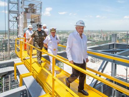 El presidente de México, Andrés Manuel López Obrador durante el recorrido inaugural.