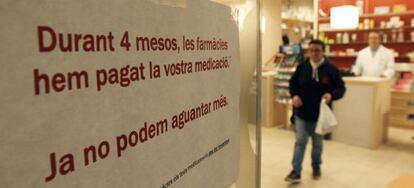 Cartel de denuncia de los farmacéuticos catalanes.
