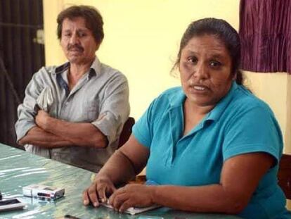 Obtilia Eugenio, a lado de su esposo Cuauhtémoc Ramírez, en Guerrero.