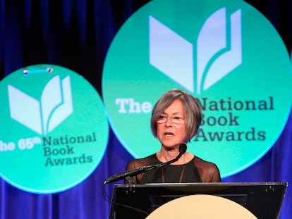La poeta Louise Glück en la ceremonia de los National Book Awards de 2014 en Nueva York.
