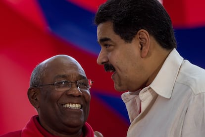 Aristobulo Isturiz habla con el presidente de Venezuela, Nicolás Maduro