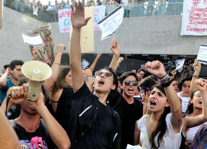 Manifestación de jóvenes en Ciudad de México.