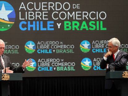 Los presidentes de Brasil, Michel Temer (izquierda) y de Chile, Sebastián Piñera, hablan en rueda de prensa durante la firma del TLC entre sus dos países.