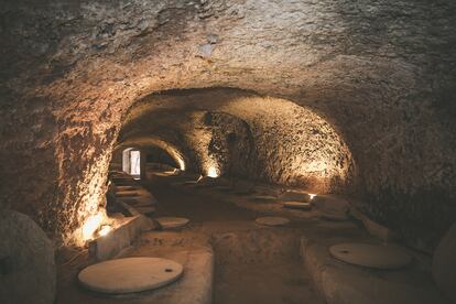 Tinajas de Celler del Roure en Moixent, en la Comunidad Valenciana.