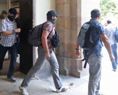 La Gu&agrave;rdia Civil al Parlament.