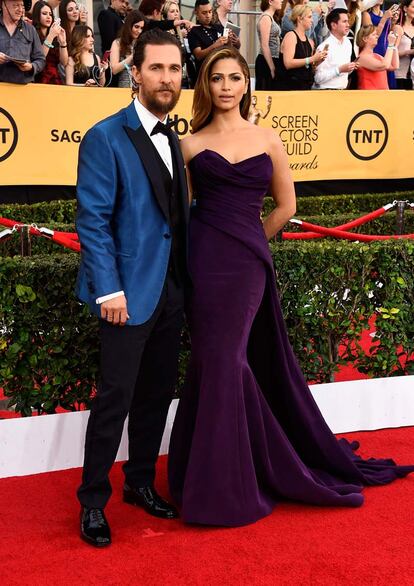 Matthew McConaughey, nominado como Mejor Actor de Serie de Drama por su papel en True Detective, asistió a la gala junto a su mujer Camila Alves, que llevó un vestido de Donna Karan Atelier.