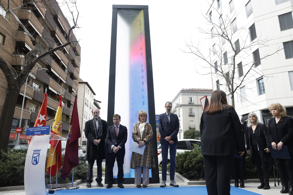 La Asociación de la Prensa de Madrid inaugura un monumento a los caídos por la libertad de expresión
