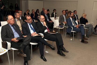 Foto de los asistentes al primer debate de Foro Futuro.